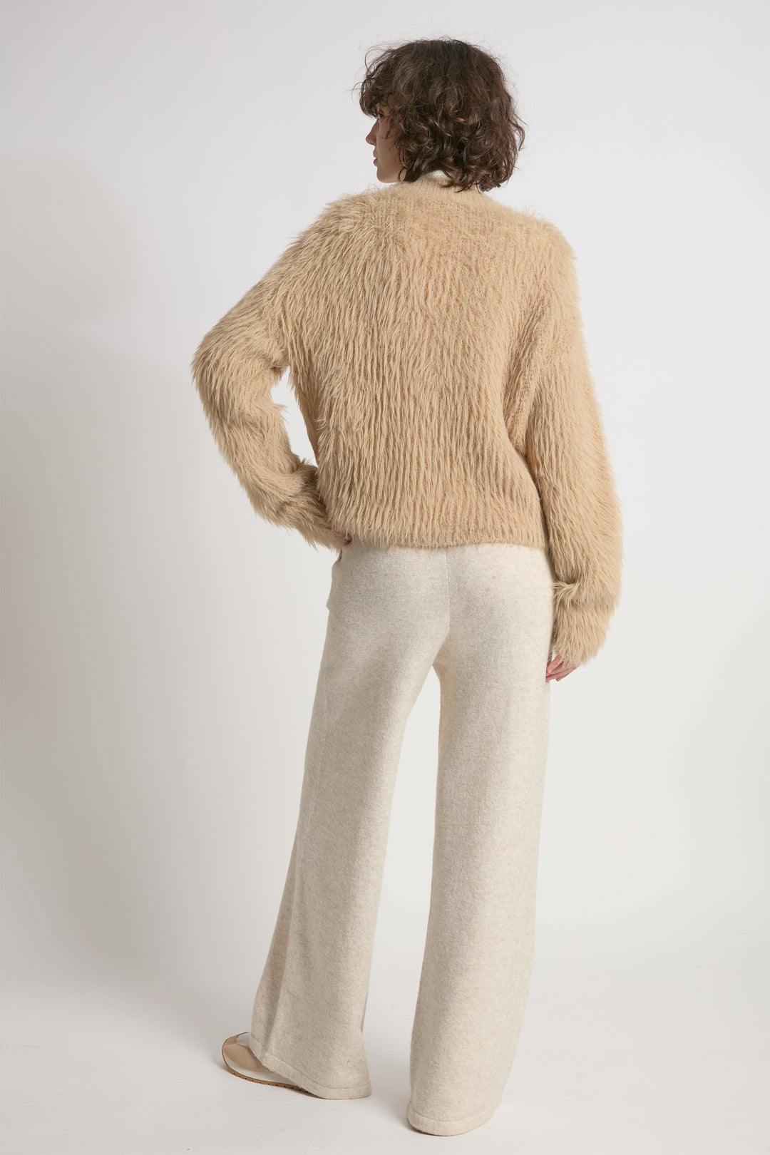EVERYDAY I LIKE ふわふわ Fluffy sweater ベージュ Fuzzy Eyelash Sweater – Look By M